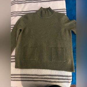 Warm forest green sweater with two pockets. Perfect for fall and winter.